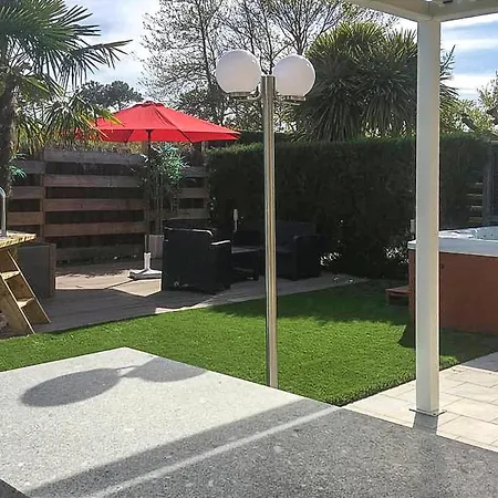 Beautiful In With Heated Swimming Pool بيت للعطل